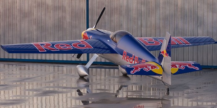 1600x1200 Slick Aircraft Wallpapers - The Ultimate Edge in Aerobatic Aircraft