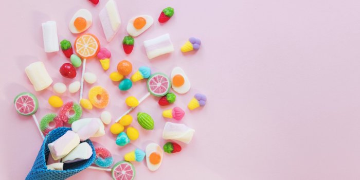 1332x850 Wallpaper candy, horn, pink background, candy images for desktop, section  разное - download