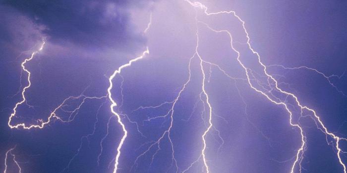 1600x1200 wallpaper: Lightning Wallpapers