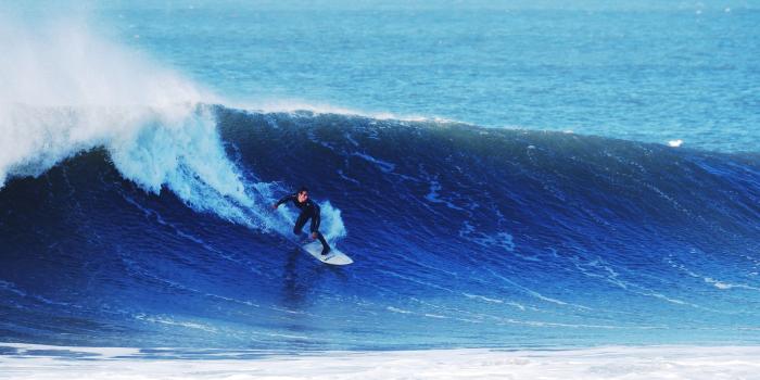 2560x1600 person surfing MacBook Pro Wallpaper Download | AllMacWallpaper