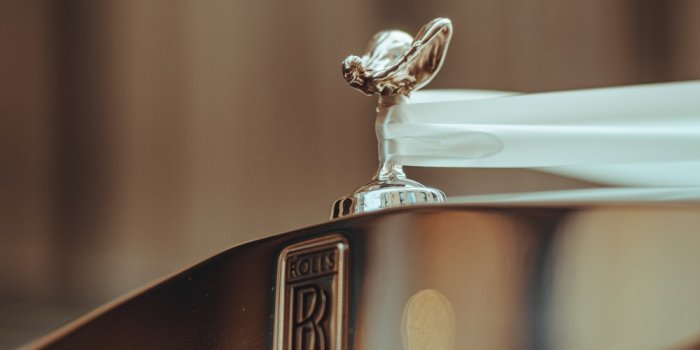 1000x1500 Rolls Royce Logo Pictures | Download Free Images on Unsplash