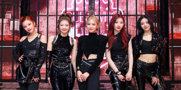 2000x1293 ITZY Guess Who / Mafia In The Morning Showcase Photos (HD/HQ/HR) - K-Pop  Database / dbkpop.com