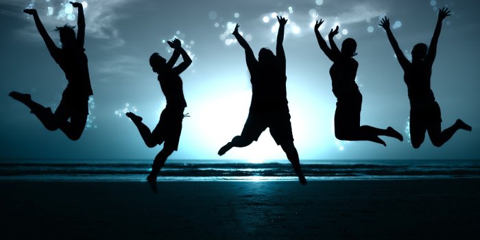 1600x1200 39+] Happy People Wallpaper on WallpaperSafari