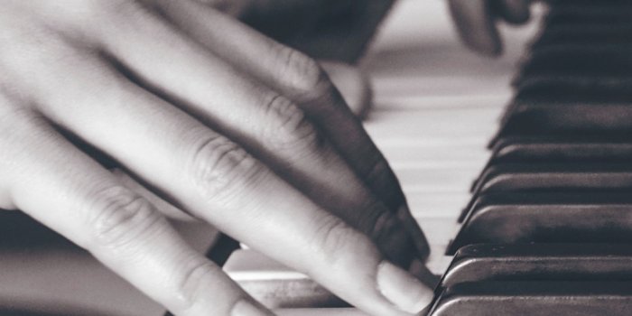 1080x1920 Wallpaper Piano, Hands, Keys, Bw Data-src - Keyboard Piano Wallpaper Hd -  1080x1920 Wallpaper - teahub.io