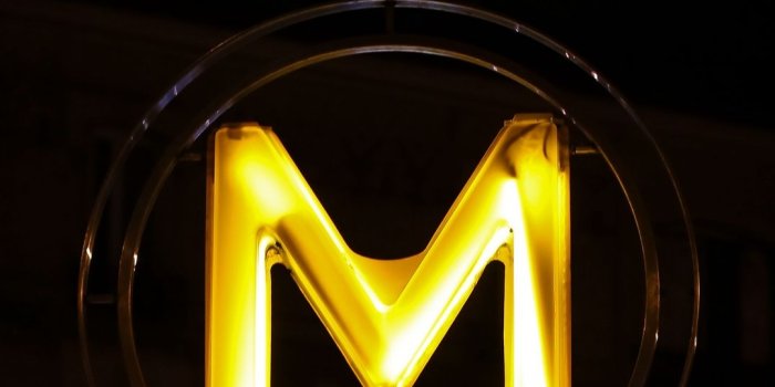 1080x2400 M Letter Wallpaper