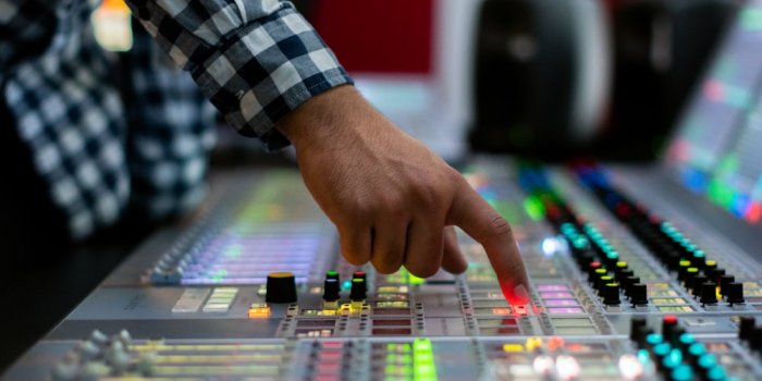 1000x1499 Sound Engineer Pictures | Download Free Images on Unsplash