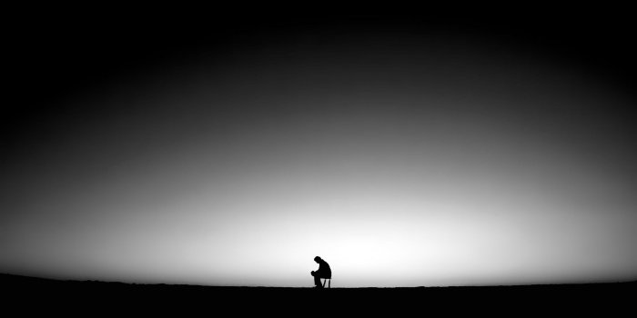 2560x1600 Lonely Dark Wallpapers