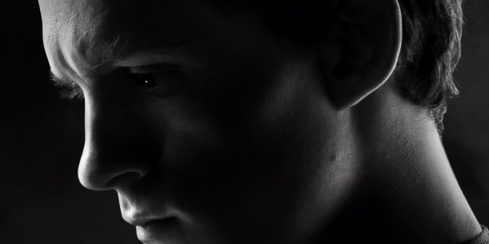 810x1200 HD Tom Holland Wallpaper - EnWallpaper