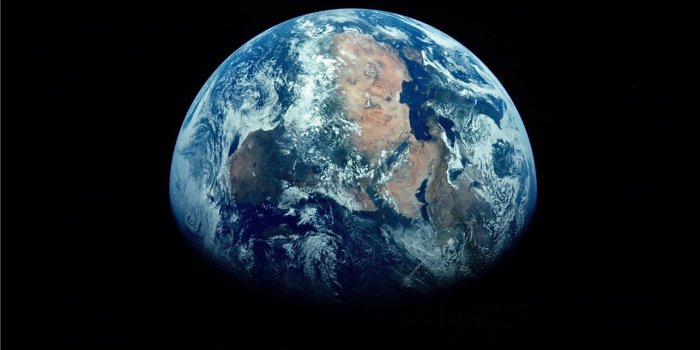 1284x2778 Oled Earth Cave iPhone Wallpapers Free Download