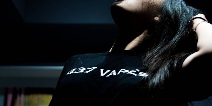 855x1280 Vape Anime Girl Wallpapers