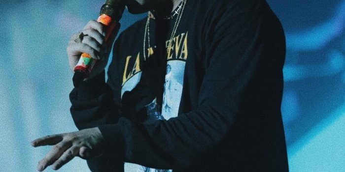 900x1600 Bad Bunny Wallpaper - EnWallpaper