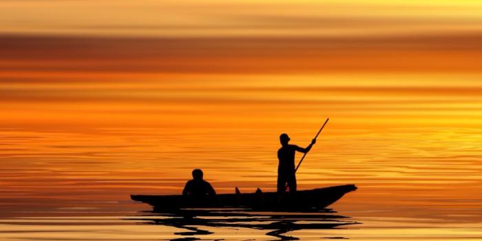 1080x2400 Boat in Water Wallpaper