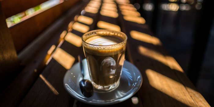 3840x2400 Wallpaper Glass, Coffee, Light, Cafe - Coffee Wallpaper For Laptop -  3840x2400 Wallpaper - teahub.io