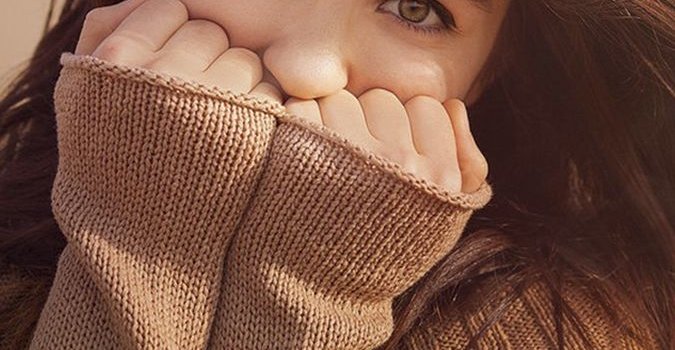675x1200 girl-looksweater-iPhone-Wallpaper | Girl photo poses, Cute girl poses, Girl  photography poses