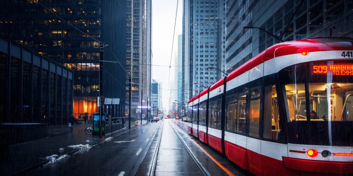 4994x3995 Wallpaper 4k Tram In Downtown Toronto Wallpaper
