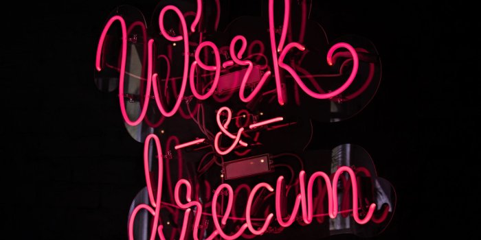 2560x1600 Works and Dream LED signage Mac Wallpaper Download | AllMacWallpaper