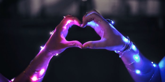 1280x720 Love heart LED Hands K Wallpaper - Photo #22432 - Free 3D Models | Free  stock photos | Desktop Wallpapers