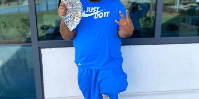 900x896 Download Rod Wave In Just Do It Wallpaper | Wallpapers.com