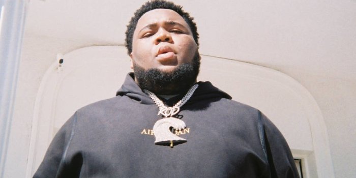 899x900 Download Rapper Rod Wave Low Angle Shot Wallpaper | Wallpapers.com