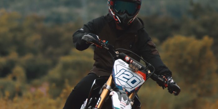 1000x1783 Dirt Bike Wallpapers: Free HD Download [500+ HQ] | Unsplash