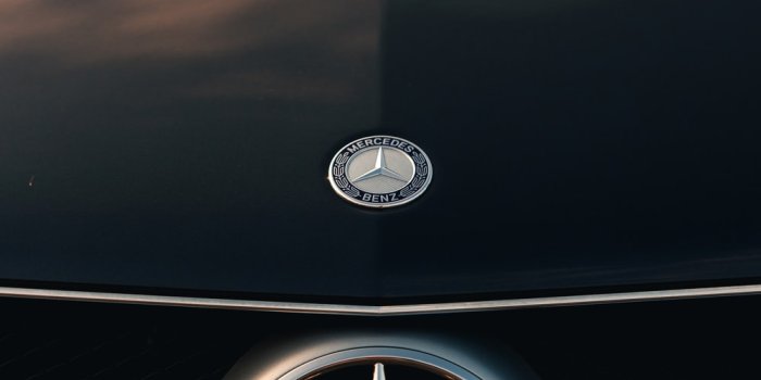 1000x1498 1000+ Mercedes Benz Logo Pictures | Download Free Images on Unsplash