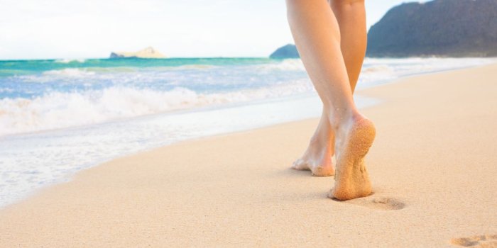 1224x700 Style sensuality sensual-sexy girl woman model legs barefoot feet beach  sand footprints wallpaper | 4779x2733 | 1157633 | WallpaperUP