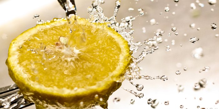 2560x1440 Freebie Release: Splash of Lemon Wallpaper - Hongkiat