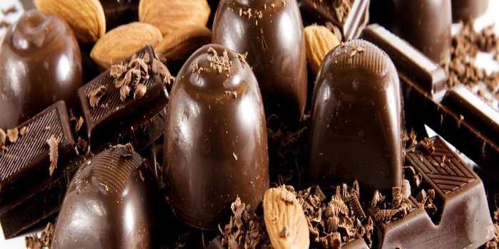 3415x3415 Almond And Chocolate Background Download Free Image | MeWallpaper