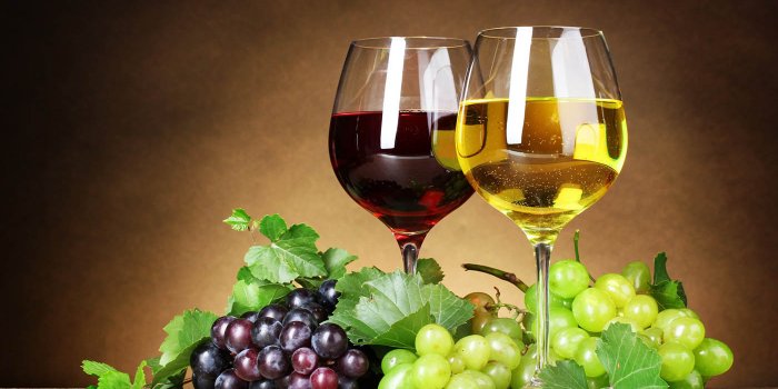 1400x840 Wine-Red-White-Grapes-Berries-Leaves-Glasses-Fruit-Wallpaper-HD - Sorrento