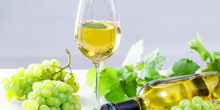 1920x1080 White Wine In A Glass, Bottle, Grapes, Leaves Wallpaper Image High Quality  | MeWallpaper