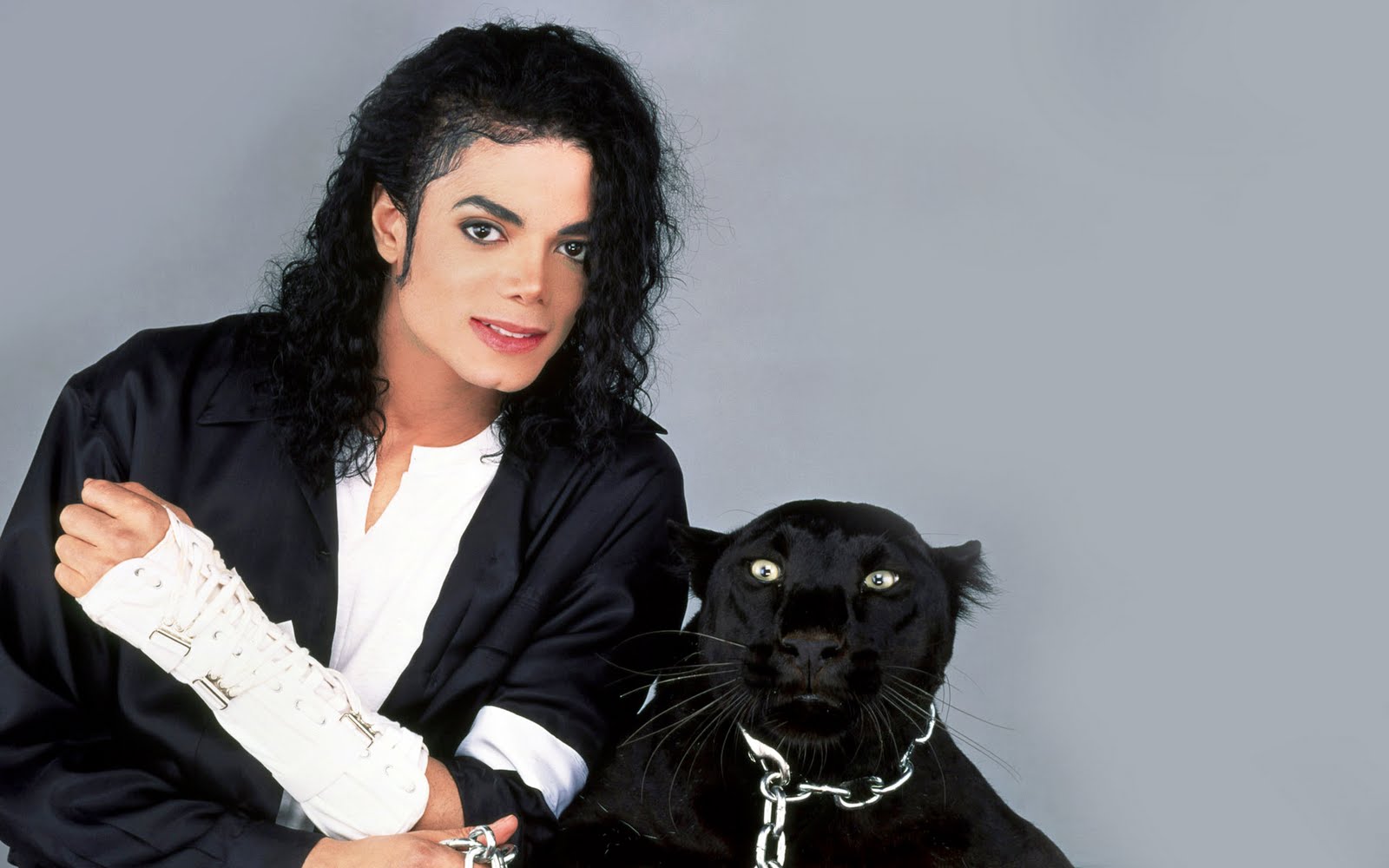 1600x1000 Curious, Funny Photos / Pictures: 25 Rare Michael Jackson wallpapers