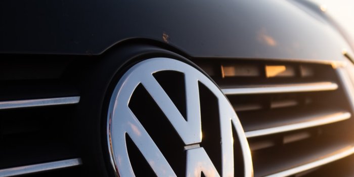 1000x1500 Volkswagen Logo Pictures | Download Free Images on Unsplash