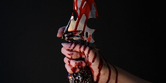 900x1350 Bloody Knife Wallpapers