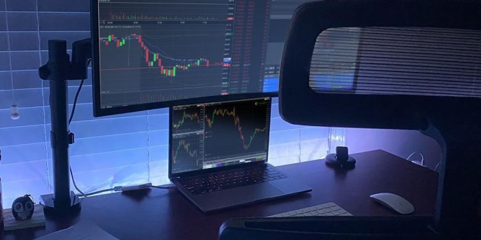 1080x1080 The home trading setup | Autonomous | Trading desk, Video game rooms, Home  office setup