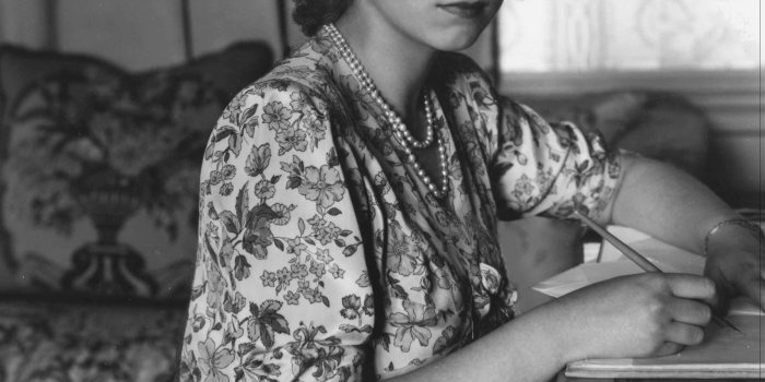 2494x3484 Queen Elizabeth II Pictures - Photos of Queen Elizabeth's Life