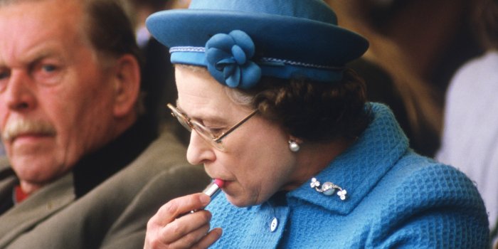 2560x1440 Queen Elizabeth II Beauty Products And Routine: The Lipstick She Loved To  Her Favourite Fragrance. | Glamour UK