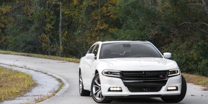 1920x1080 2015 Dodge Charger R/T Wallpapers: Right in the Middle - autoevolution