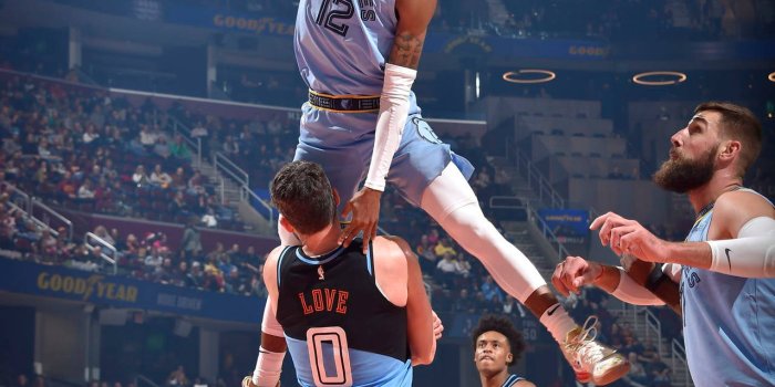 1278x1920 Download Memphis Grizzlies Slam Dunk Wallpaper | Wallpapers.com