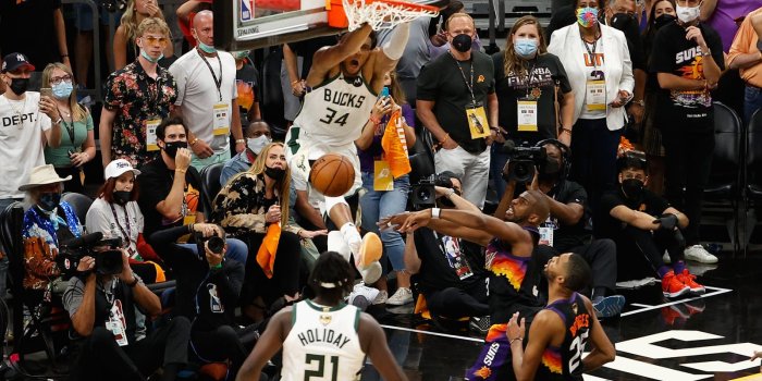 1600x1067 Best Getty Photos of Giannis' dagger dunk in Game 5