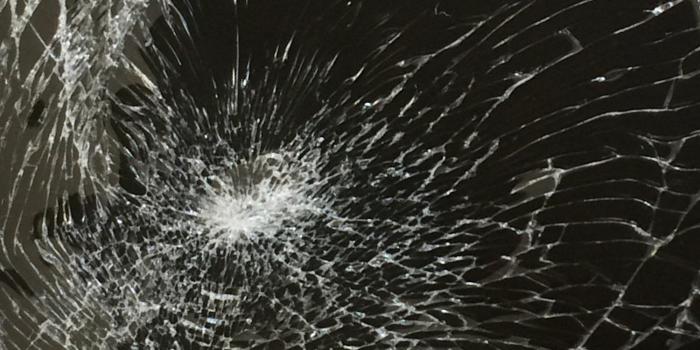 1500x2273 April Fools: The Broken Screen Wallpaper Prank for iPhone, iPad, Android |  OSXDaily