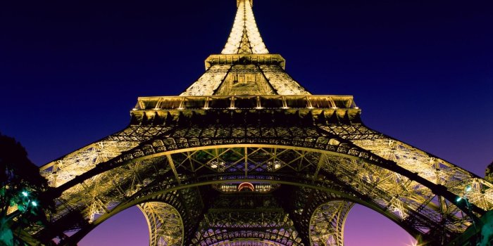 1920x1200 Beneath the Eiffel Tower HD wallpaper