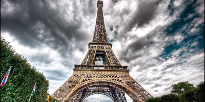 1600x1000 Download Bottom To Top Eiffel Tower Paris Wallpaper | Wallpapers.com