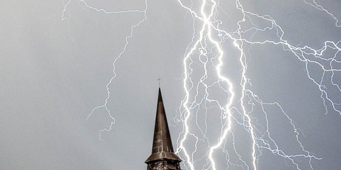 1000x1600 Church Storm Lightning 4K Ultra HD Mobile Wallpaper