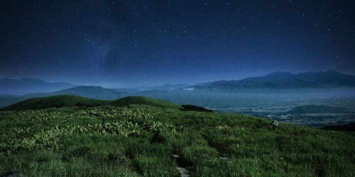 900x1600 Grass Fields Night Space View IPhone Wallpaper - IPhone Wallpapers : iPhone  Wallpapers