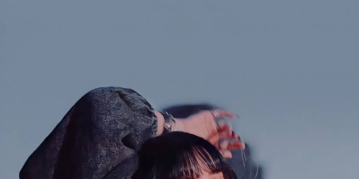 886x1920 Download Lalisa Manoban In Love Sick Girls Wallpaper | Wallpapers.com