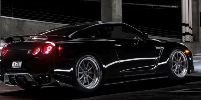 1125x2436 Black Car iPhone Wallpapers