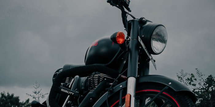 1000x1500 500+ Royal Enfield Wallpapers [HD] | Download Free Images & Stock Photos On  Unsplash
