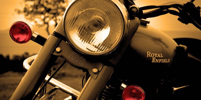 1920x1272 Download Royal Enfield Hd Sepia Wallpaper | Wallpapers.com
