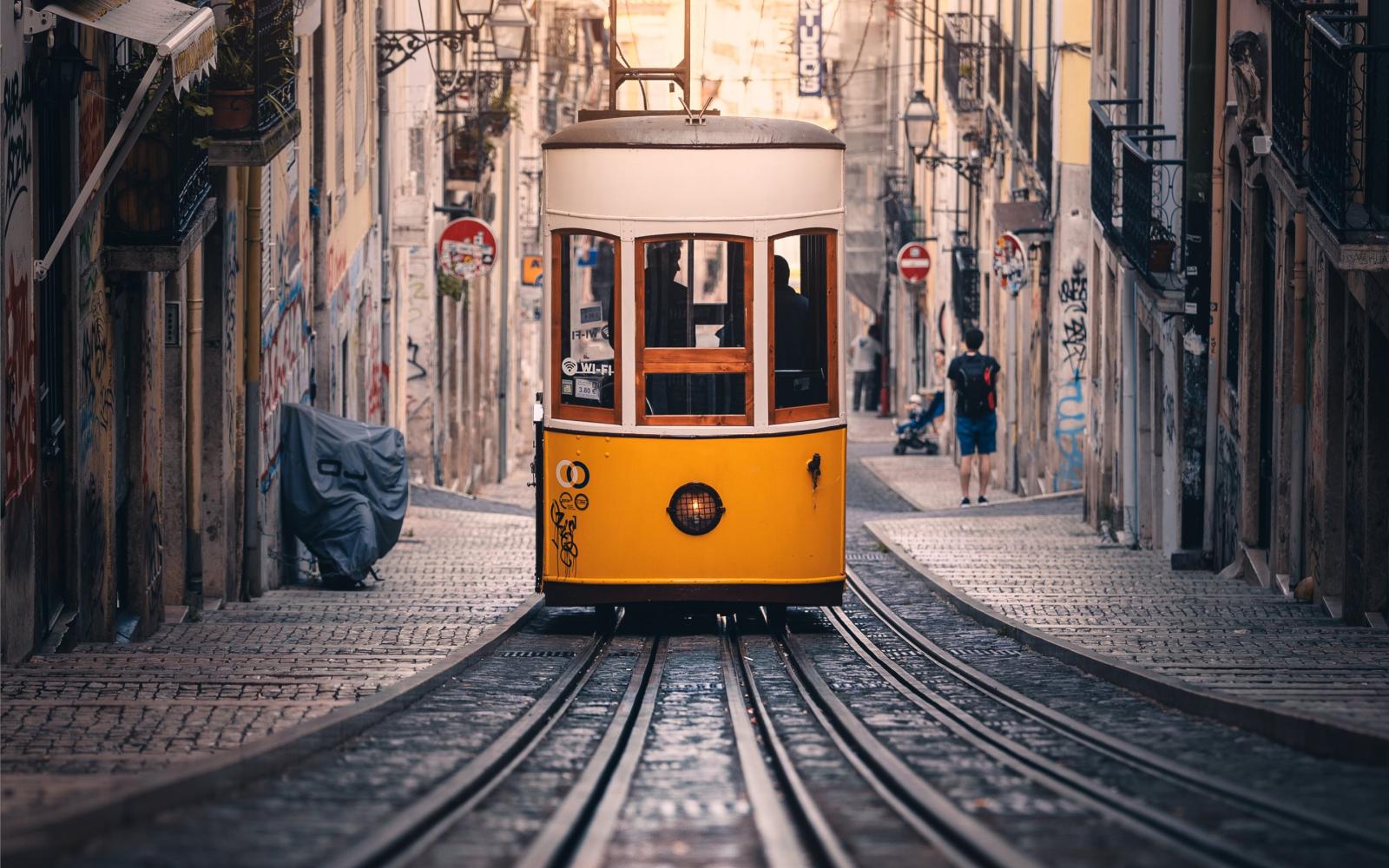 2880x1800 Lisbon, Portugal MacBook Air Wallpaper Download | AllMacWallpaper