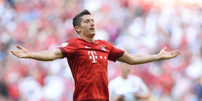 3052x1924 Download Robert Lewandowski Arms Out Wallpaper | Wallpapers.com
